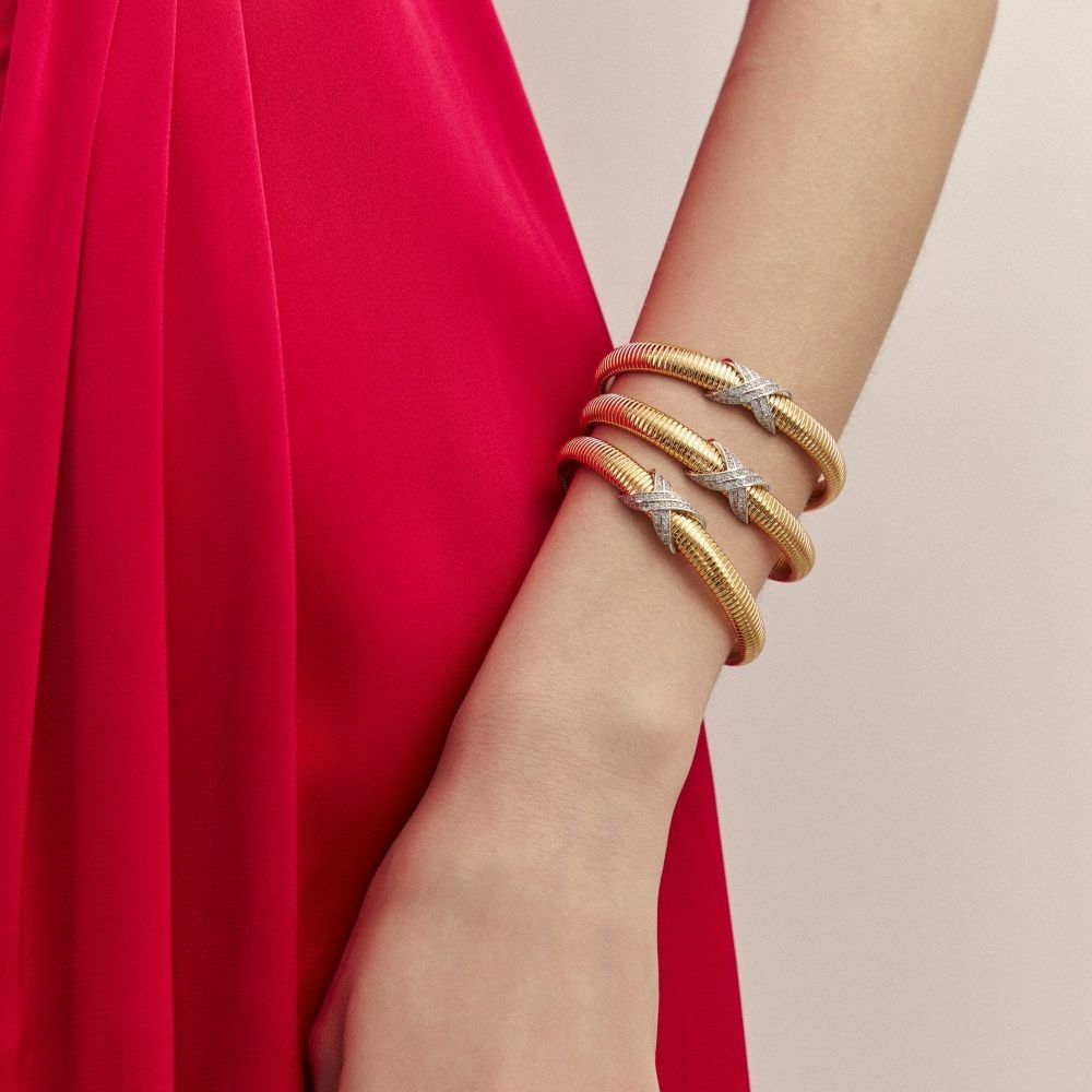 Bracelete em Aço Maleável com Pingente X Cravejado Banhado a Ouro 18K Semijoia Ania Store Dourado 2