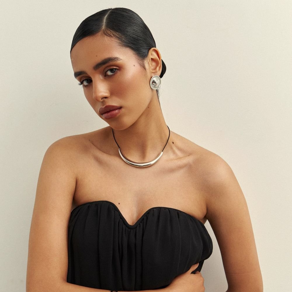 Colar Fio Encerado Preto e Detalhe Semijoia Banhado a Ródio Ania Store Prata 3