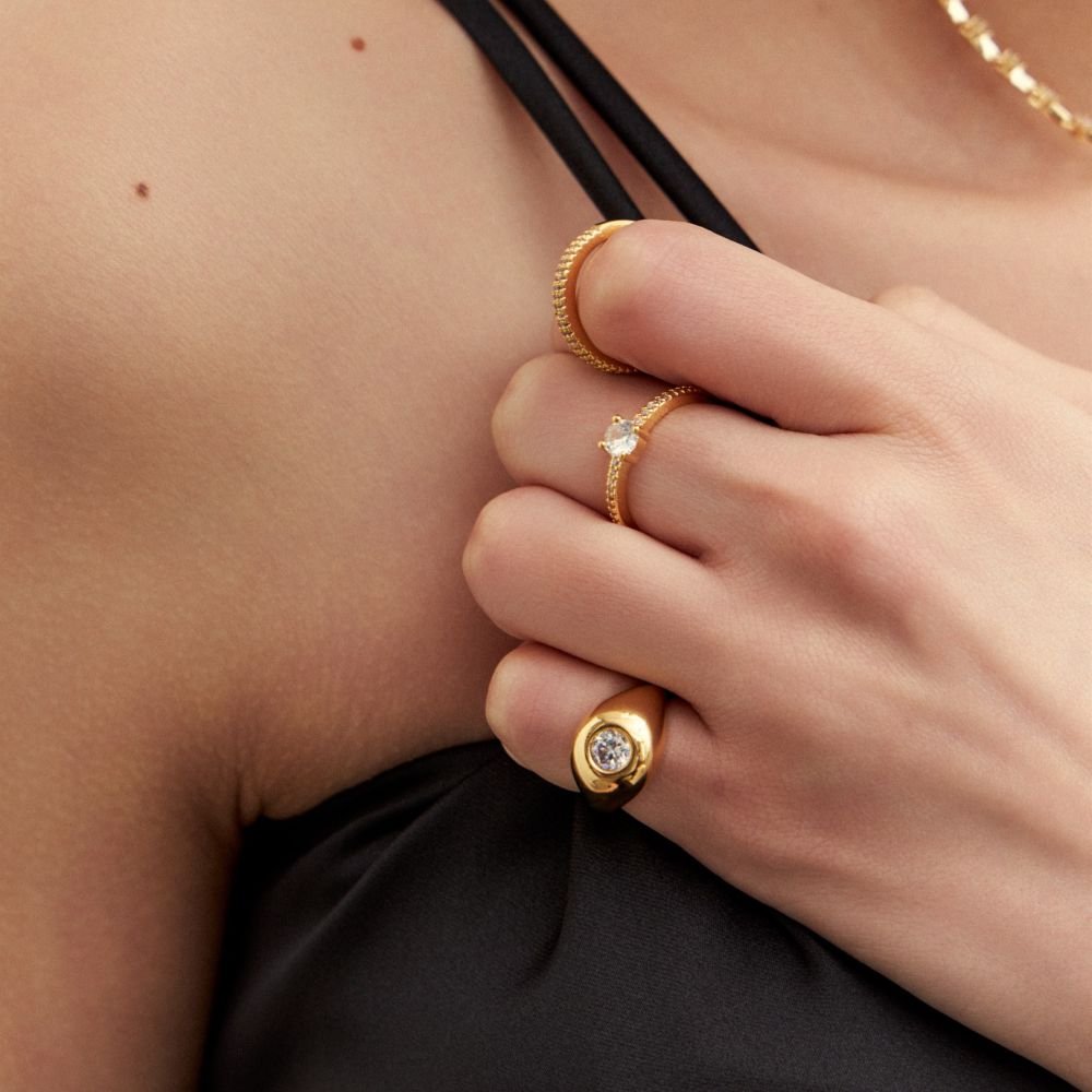 Anel Mindinho Cristal Redondo Semijoia Banhado a Ouro 18K Ania Store