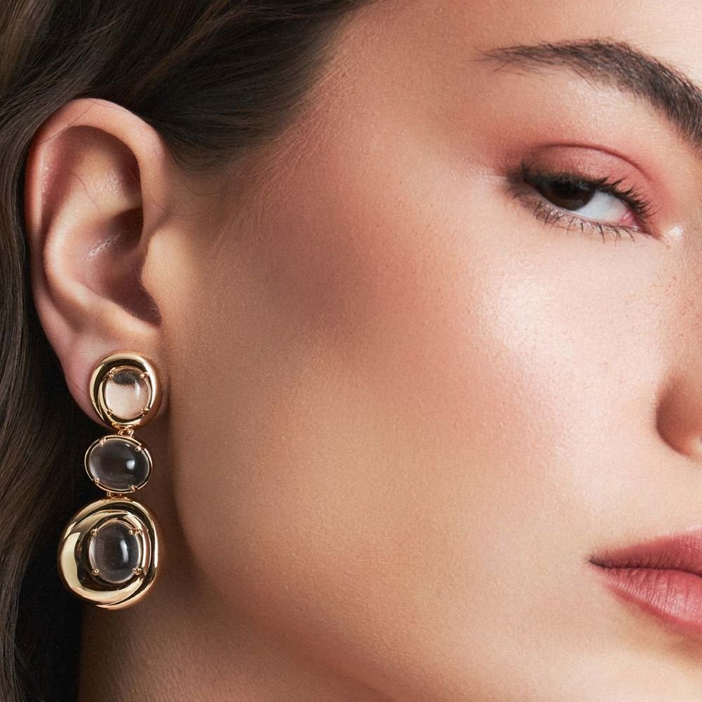 Brinco Pendente com 3 Cristais Leitosos Semijoia Banhada a Ouro 18K Ania Store Dourado 2