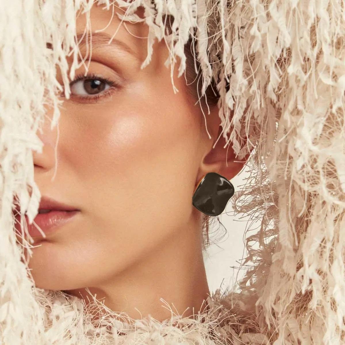 Brinco Orgânico Circular Esmaltado Preto Semijoia Banhado a Ouro 18K Ania Store Dourado 2