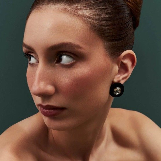 Brinco Médio em Veludo Preto e Cristal Semijoia Banhado a Ouro 18K Ania Store Dourado 2