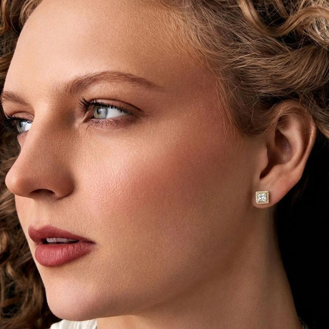 Brinco Quadrado Princesa com Cristal e Mini Zircônias Semijoia Banhada a Ouro 18K Ania Store Dourado 2