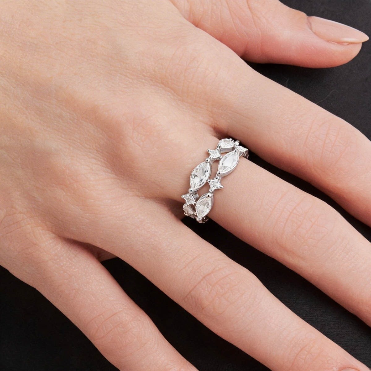 Anel em Prata Aro Duplo com Cristais de Zircônia Navete Semijoia Ania Store Prata 2