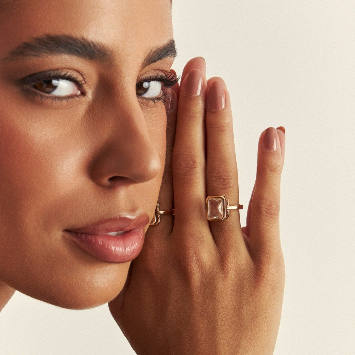 Anel Gold Cristal Branco Lapidado Retangular Semijoia Banhada a Ouro 18K Ania Store Dourado 2