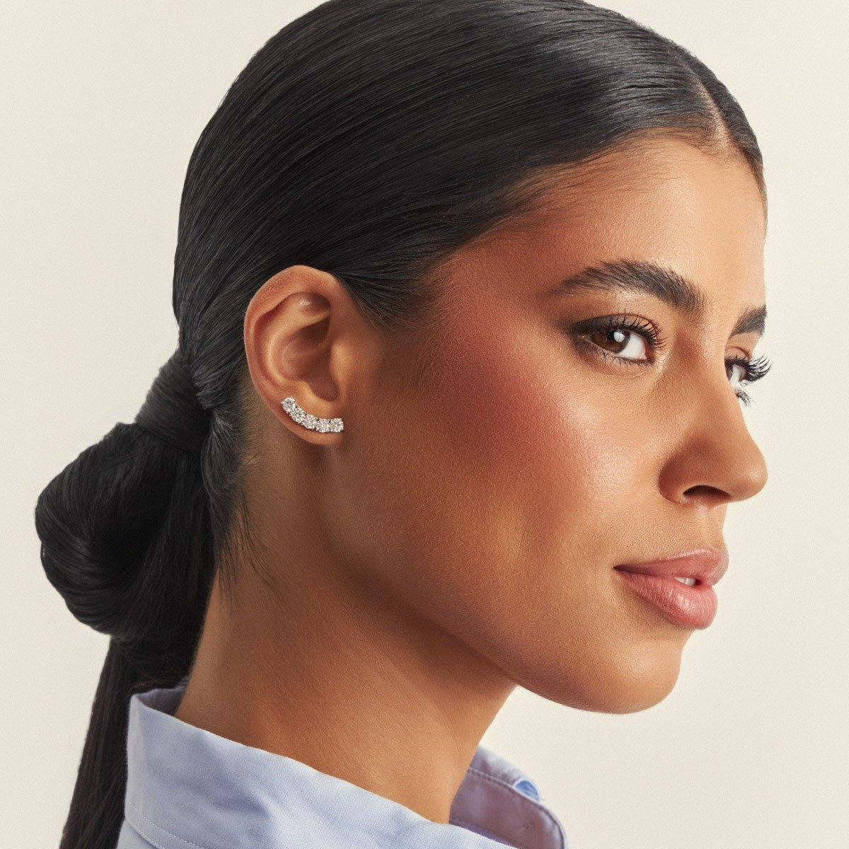 Brinco Ear Cuff Delicado Cravejado com Cristais Semijoia Banhada a Ródio Ania Store Prata 2