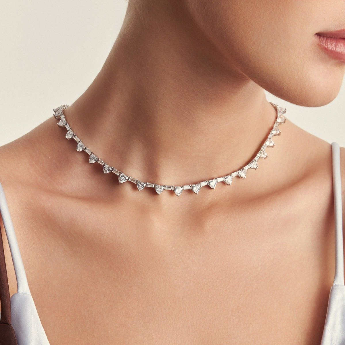 Colar Riviera Corações com Cravação Inglesa Semijoia Banhada a Ródio Ania Store Prata 2