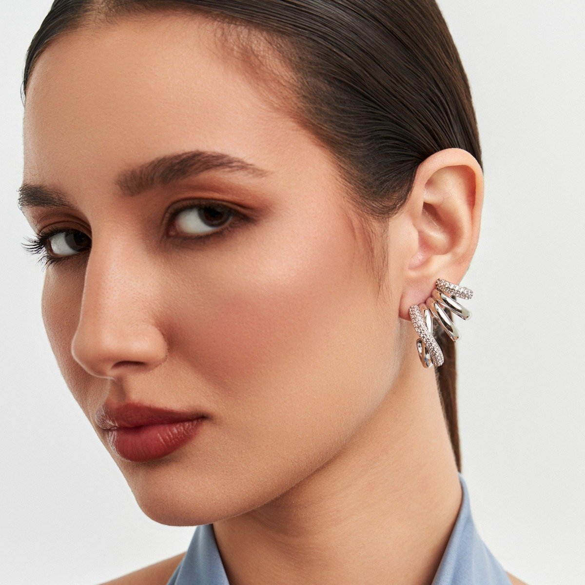 Brinco Ear Cuff com Argolas e Cravejado de Mini Zircônias Banhado a Ródio Branco Semijoia Ania Store Prata 2