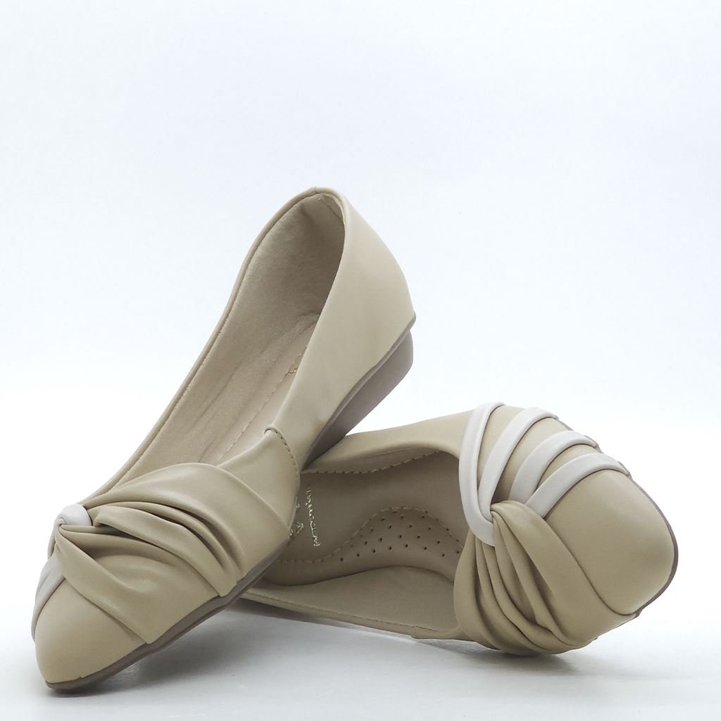 Sapatilha Bico Fino Detalhe Tiras Preto 10