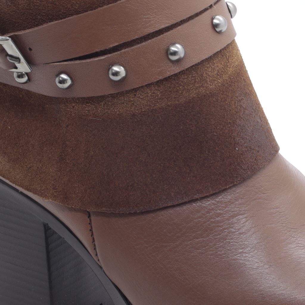 Bota Cano Baixo Fivela Detalhe Marrom 4