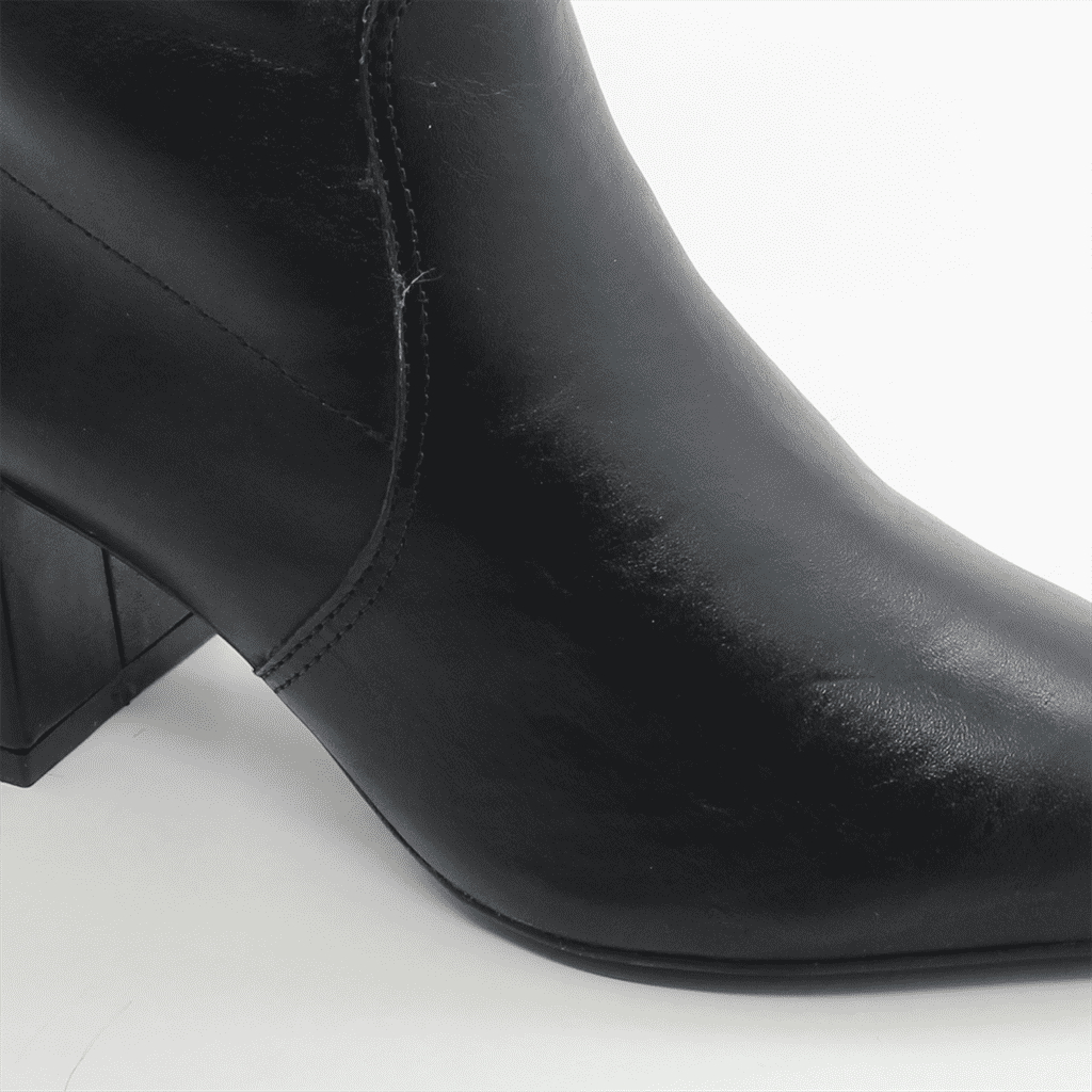 Bota Cano Baixo Bico Fino Couro Preto 3