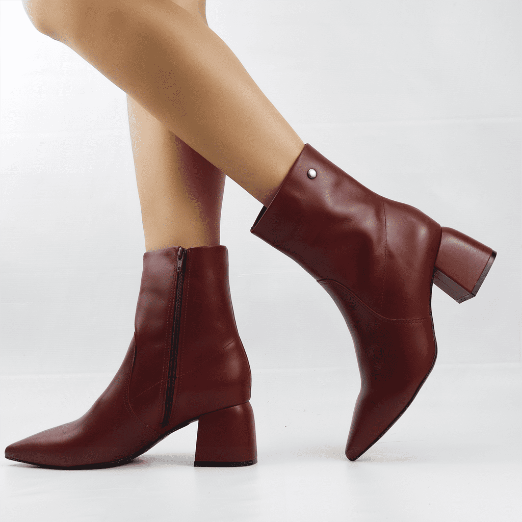 Bota Cano Baixo Bico Fino Couro Vermelho