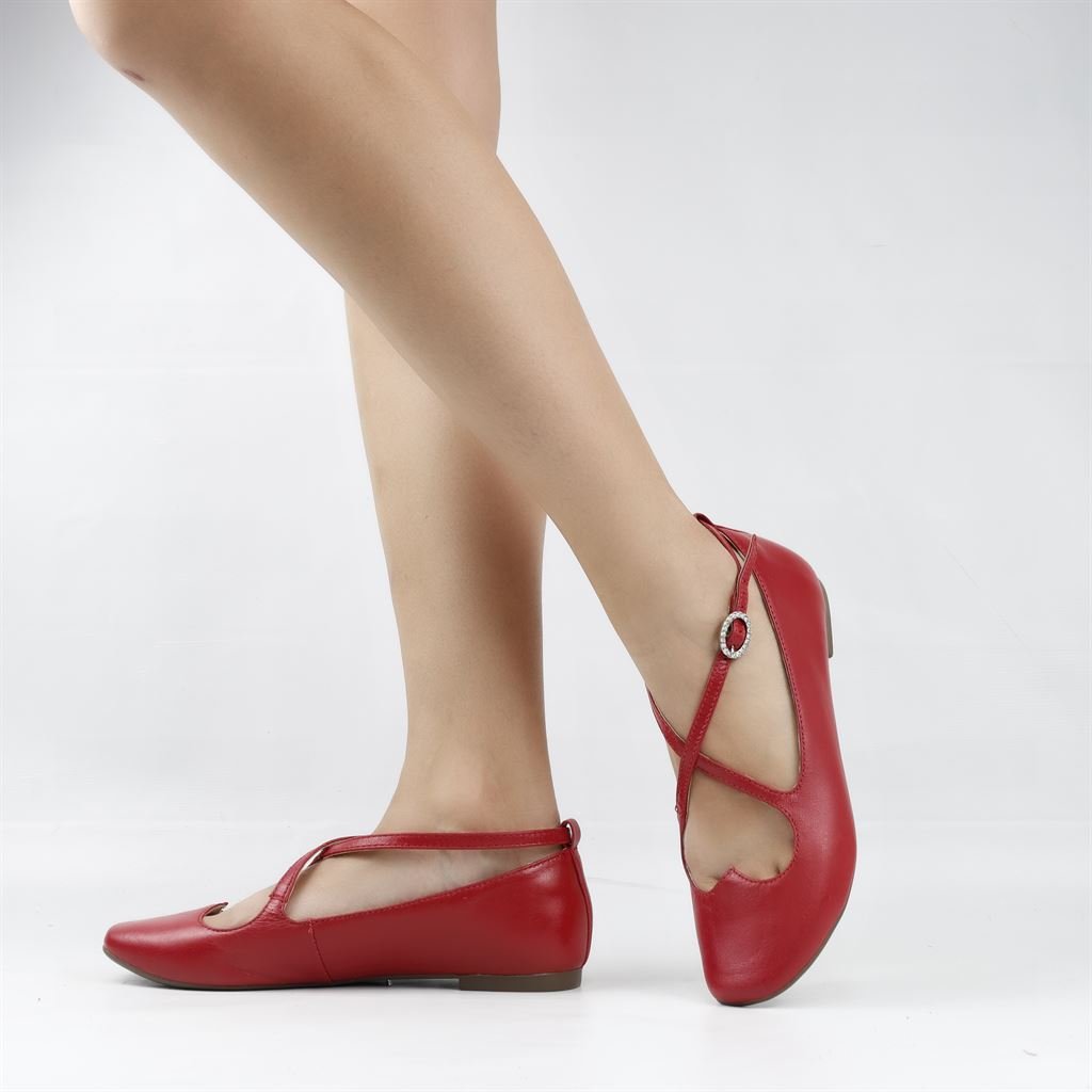 Sapatilha Couro Fivela Enfeite Vermelho 1