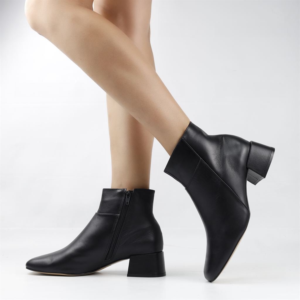 Bota Cano Baixo Couro Preto 1