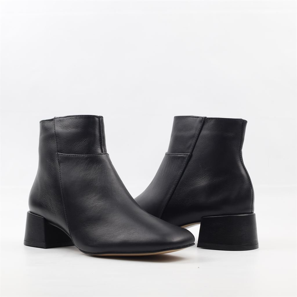 Bota Cano Baixo Couro Preto 3