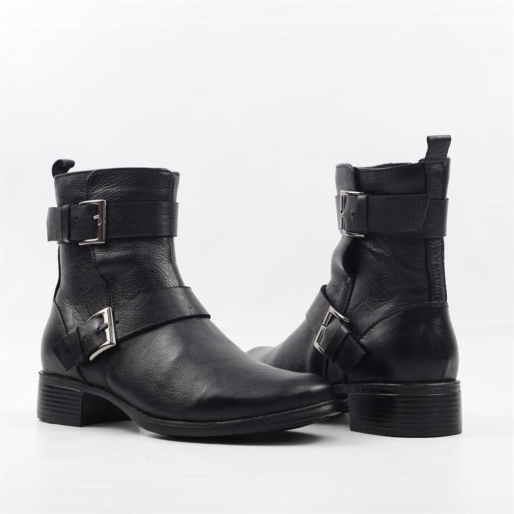 Bota Cano Baixo Fivelas Couro Preto 7