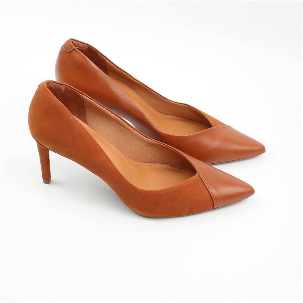 Scarpin Salto Fino Classic Marrom 2