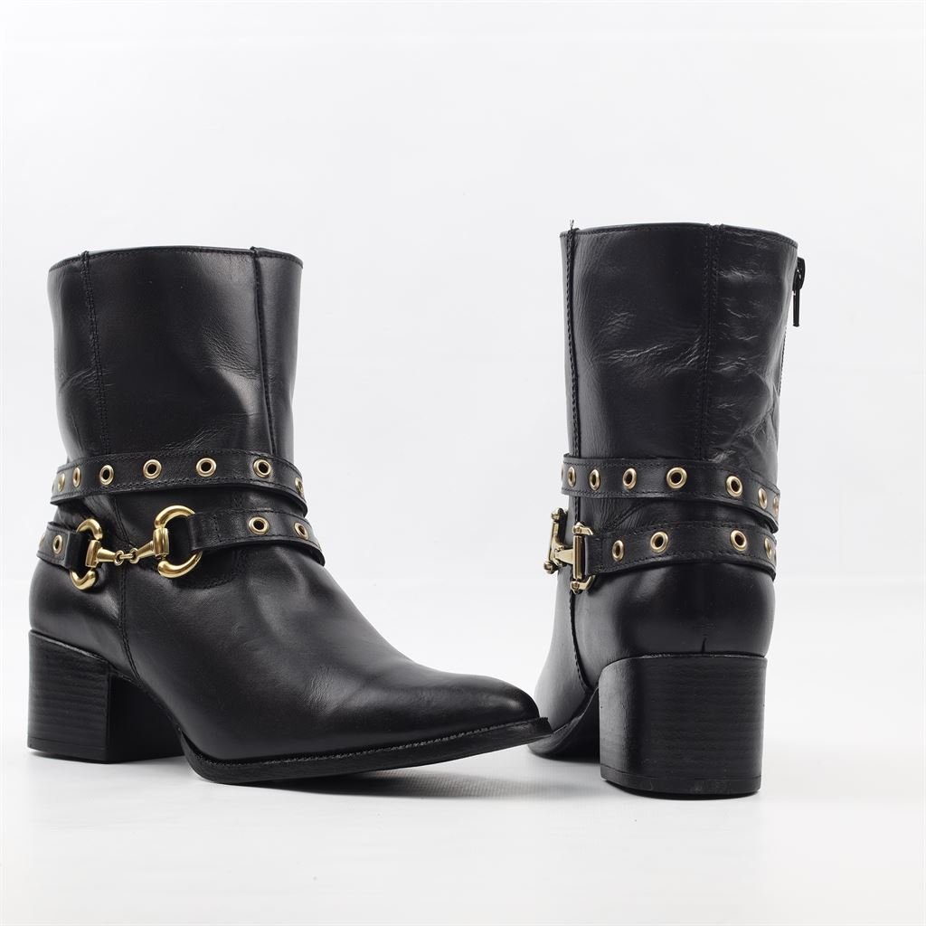 Bota Cano Baixo Detalhe Fivelas Preto 4
