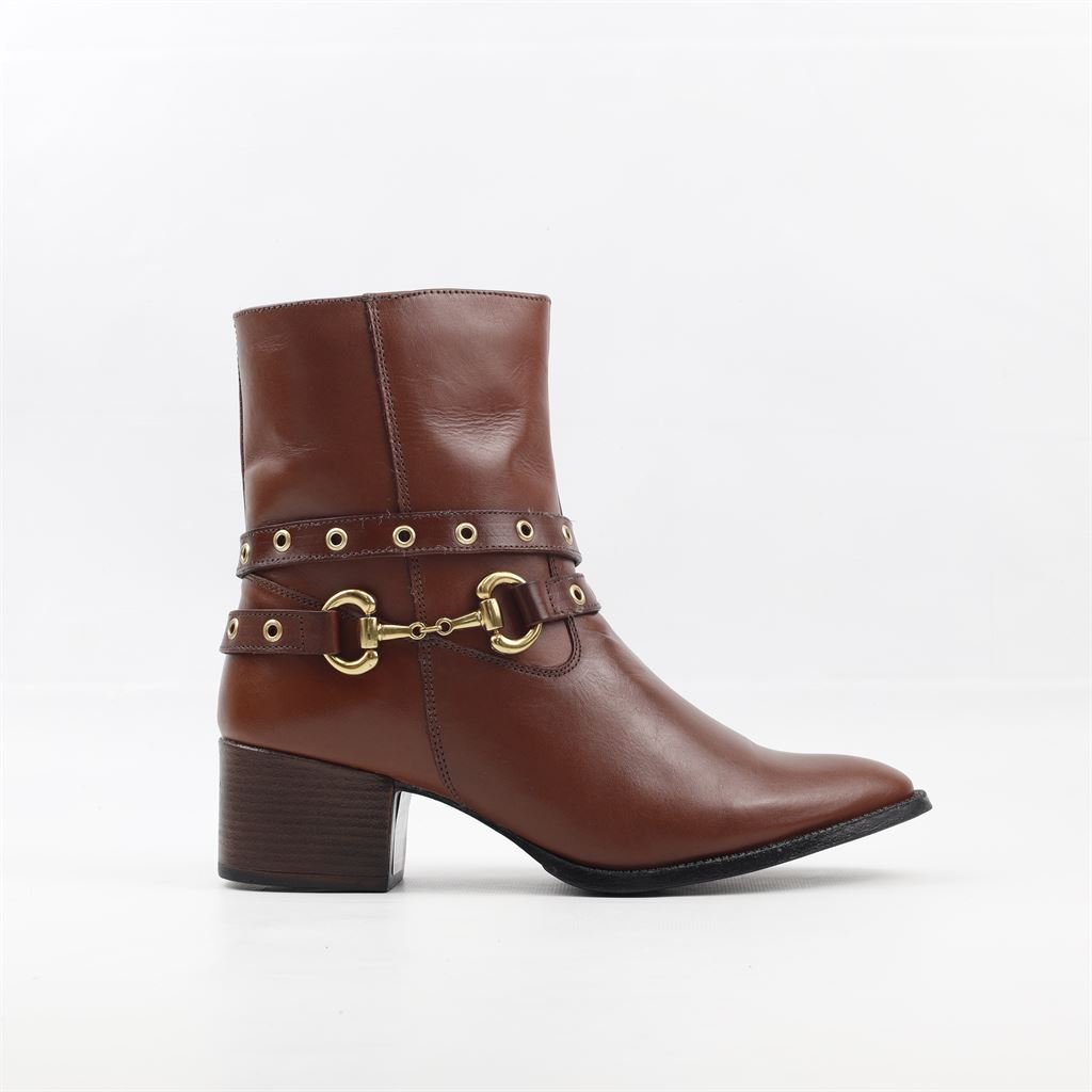 Bota Cano Baixo Detalhe Fivelas Marrom 5