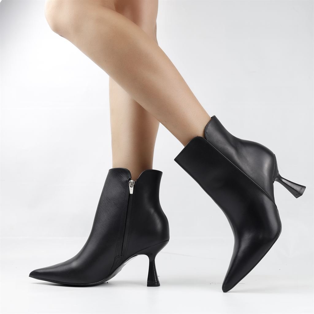 Bota Cano Baixo Salto Fino Couro