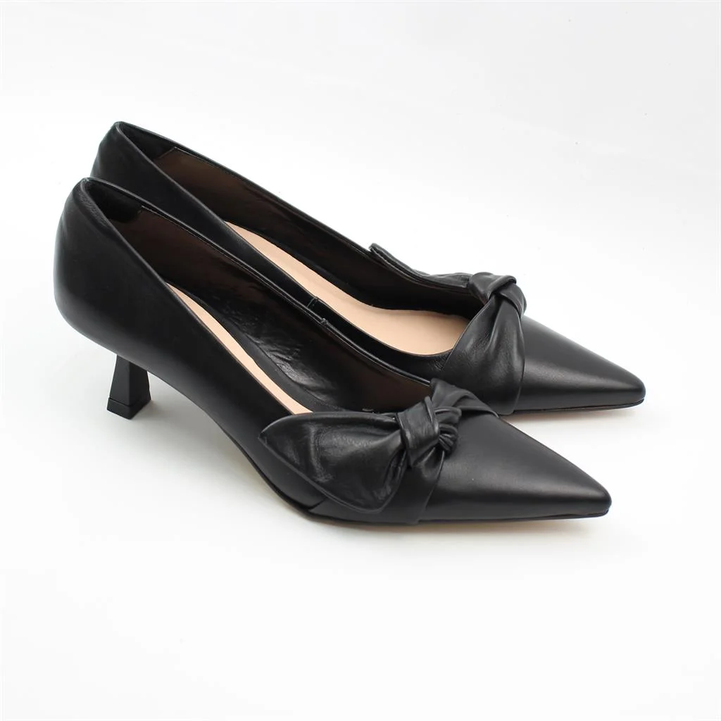Scarpin Salto Fino Detalhe Preto 2