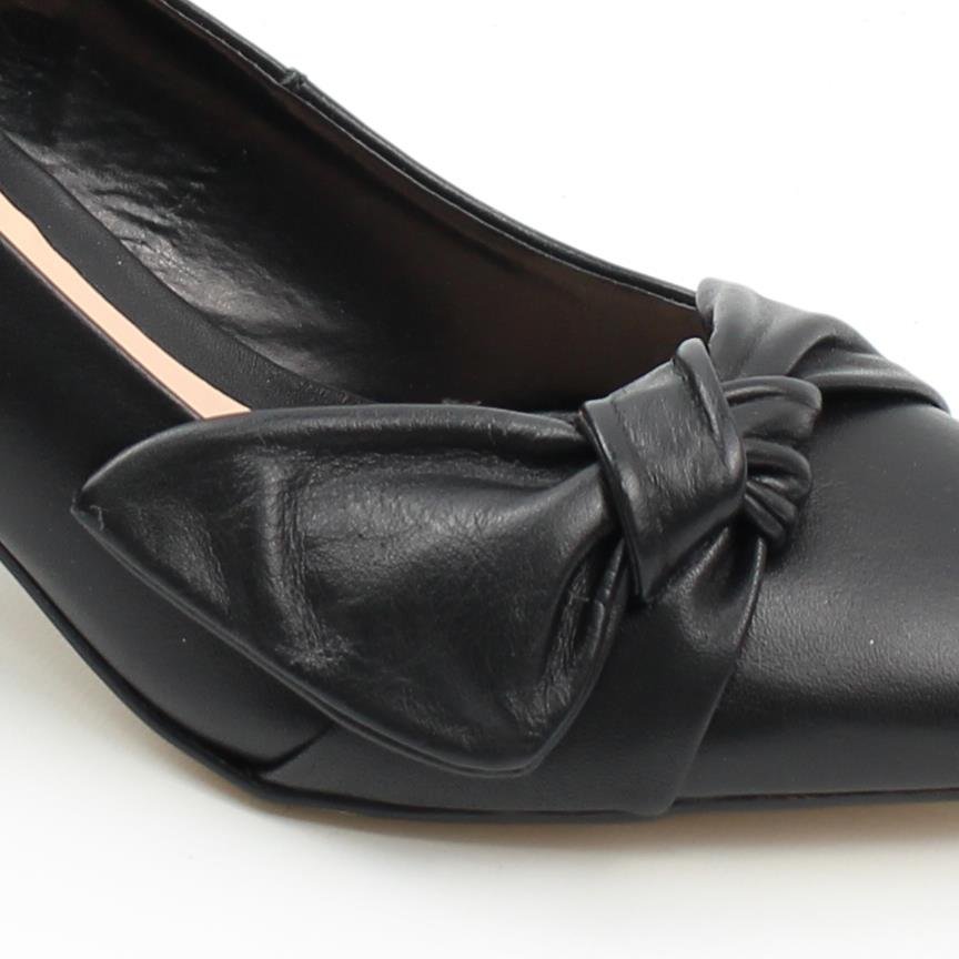 Scarpin Salto Fino Detalhe Preto 3