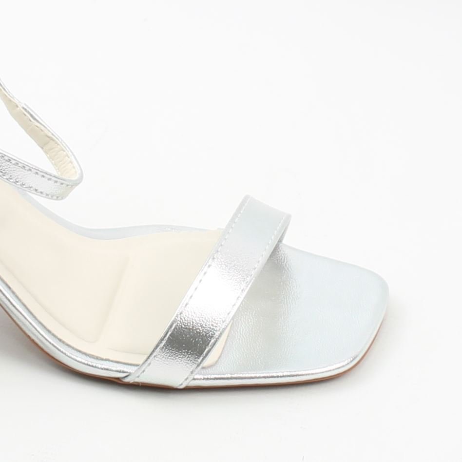Sandália Salto Fino Metalizada Prata 3