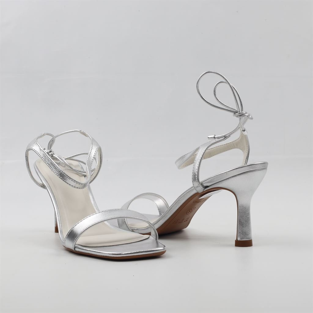 Sandália Salto Fino Metalizada Prata 4