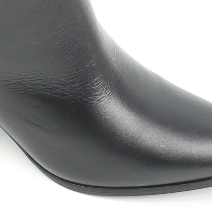 Bota Cano Baixo Detalhe Metal Couro Preto 3