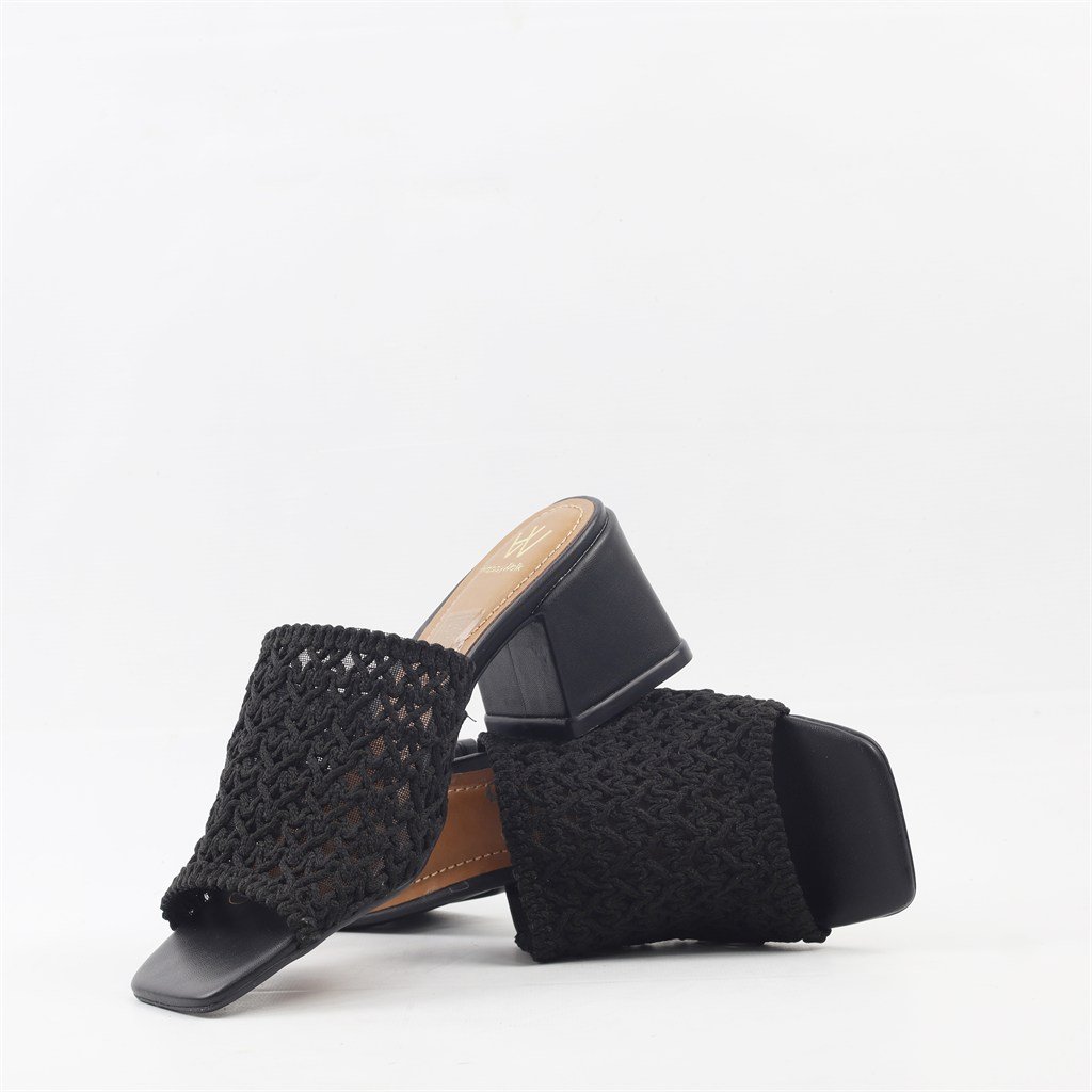 Tamanco Salto Bloco Bordado Preto 2