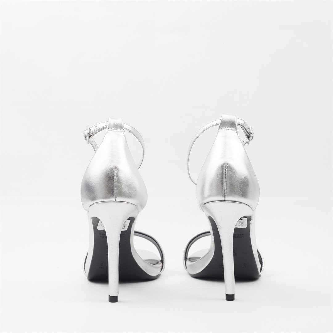 Sandália Salto Fino Metalizada Prata 4