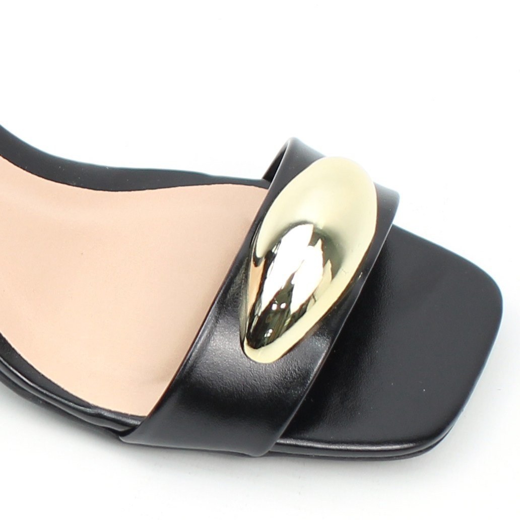 Sandália Salto Bloco Enfeite Preto 4