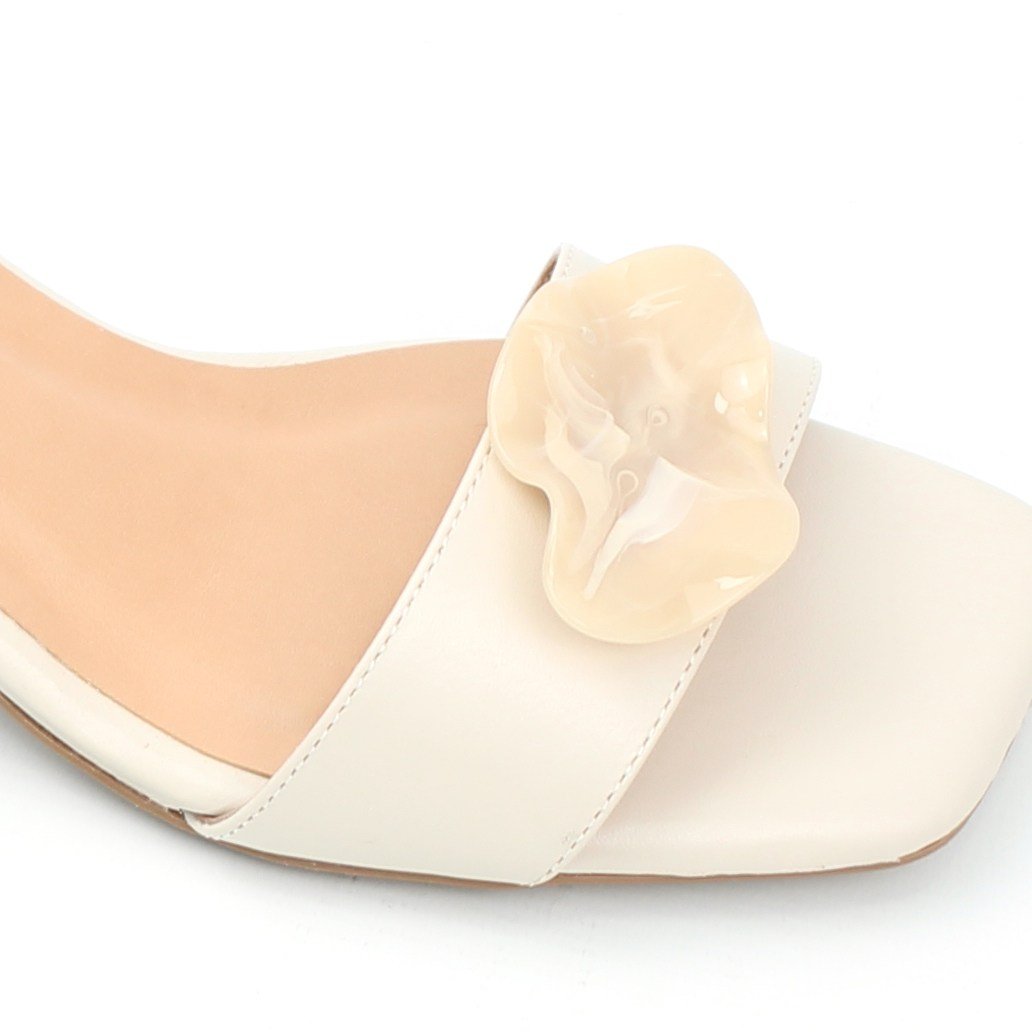 Sandália Salto Bloco Enfeite Off White 4