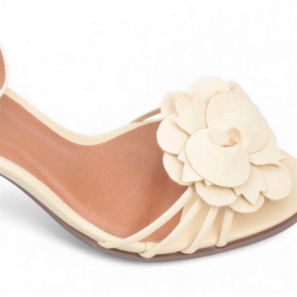 Sandália Salto Bloco Enfeite Flor Creme 5