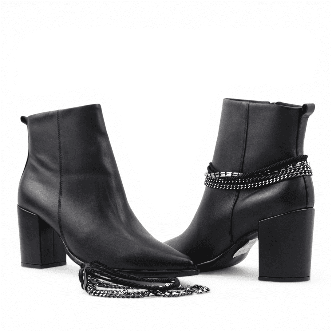 Bota Cano Baixo Detalhe Corrente Preto 3
