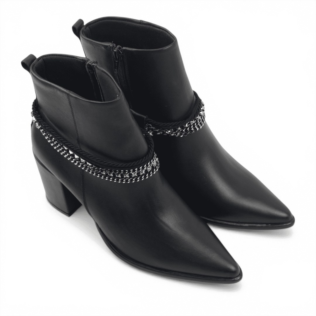 Bota Cano Baixo Detalhe Corrente Preto 4