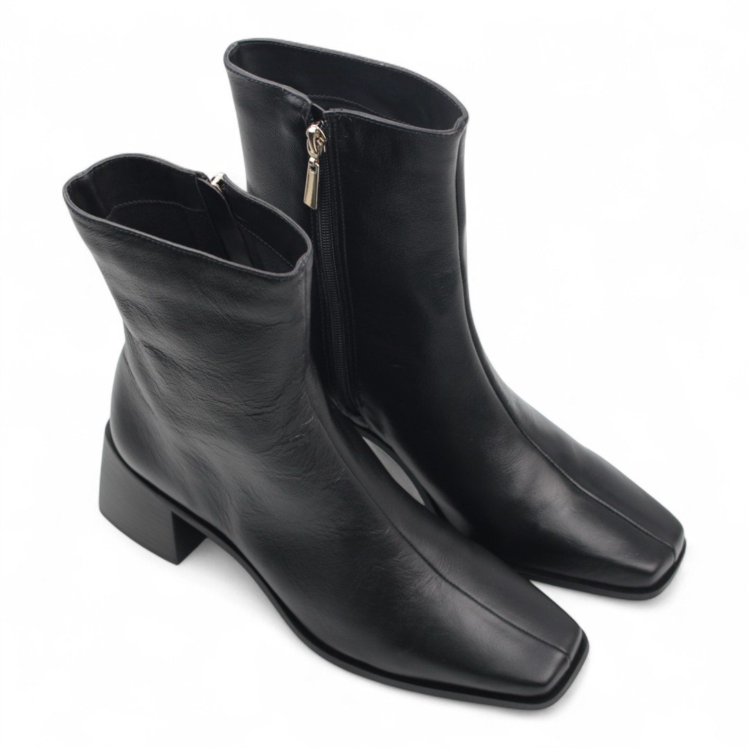 Bota Cano Baixo Salto Bloco Couro Preto 2