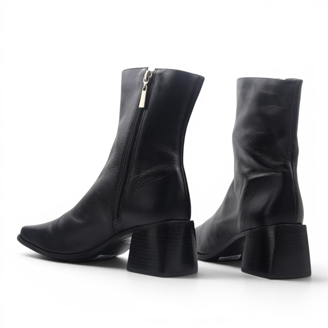 Bota Cano Baixo Salto Bloco Couro Preto 4