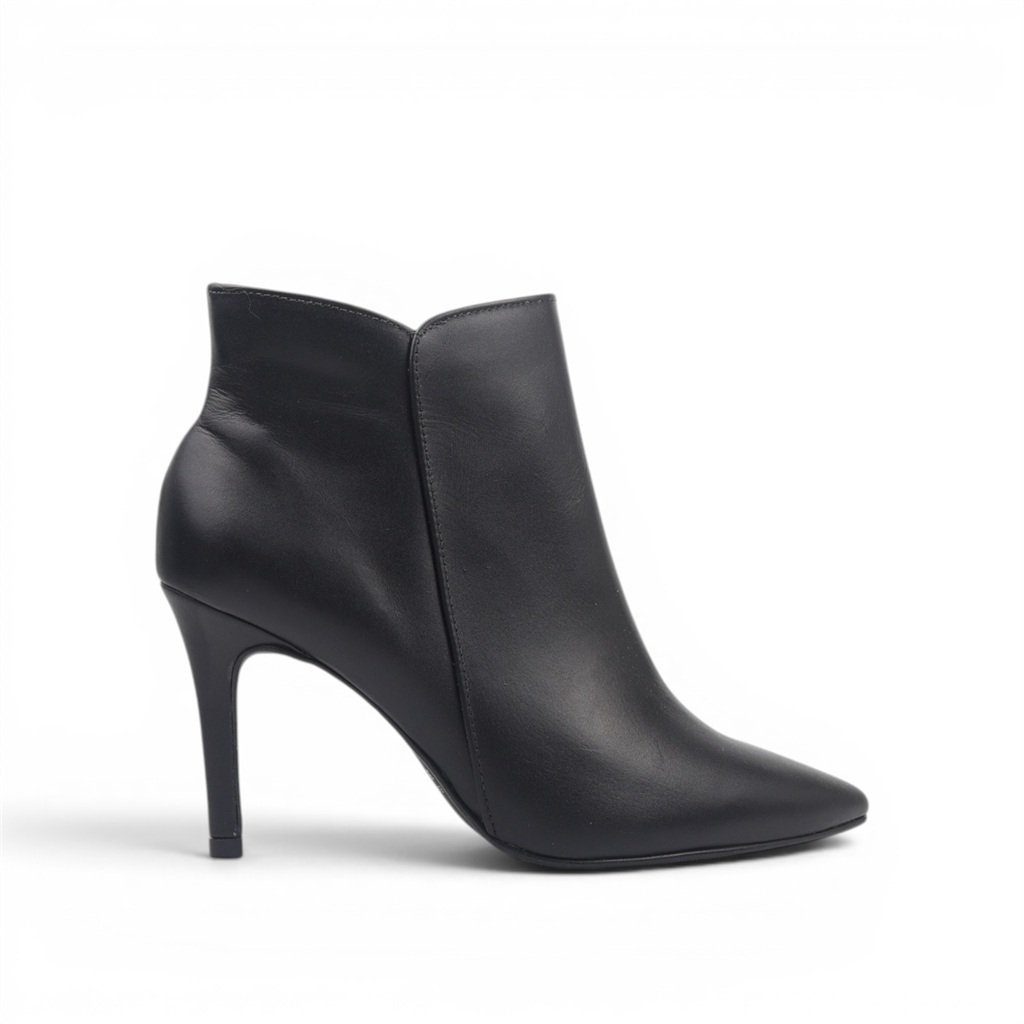 Bota Cano Baixo Salto Fino