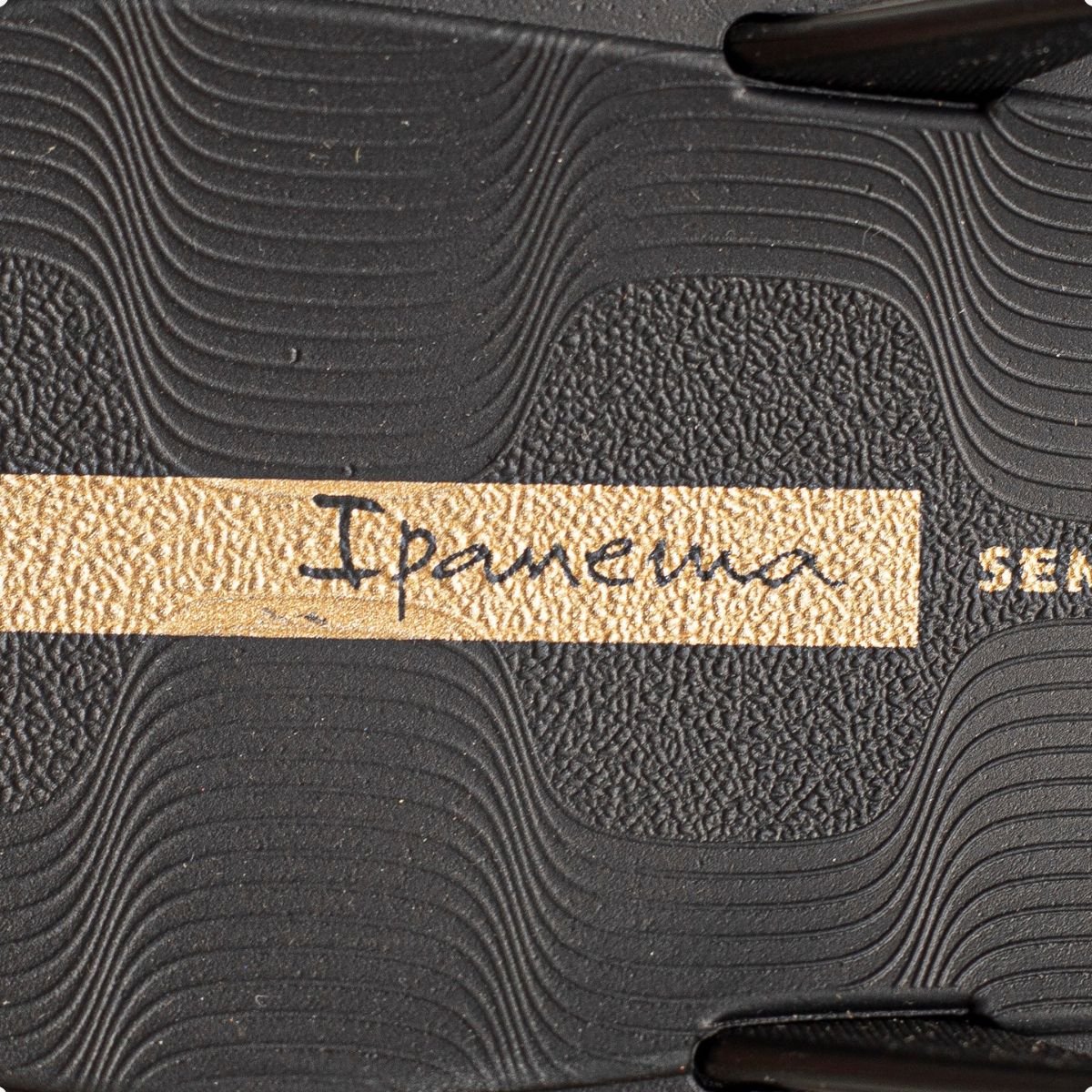 Chinelo Feminino Dedo Ipanema Glow Preto/Dourado 7