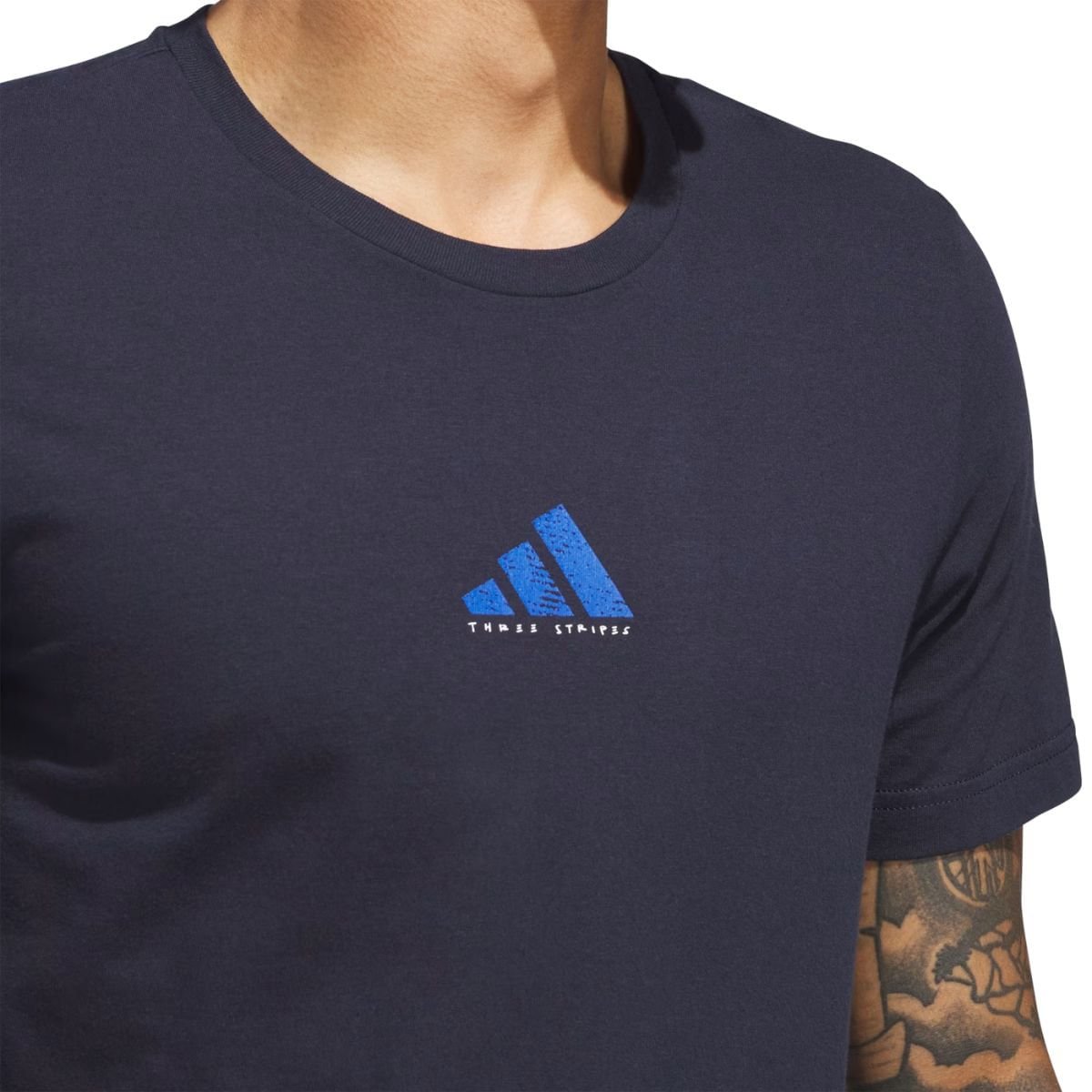Camiseta Masculina Adidas Codes Photoreal Preta Com Detalhes Em Azul Azul 3