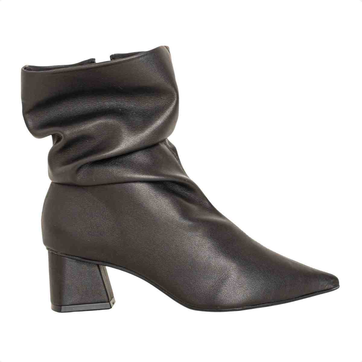 Bota Feminina Dm Em Napa Strech Slim Com Salto Bloco Preta