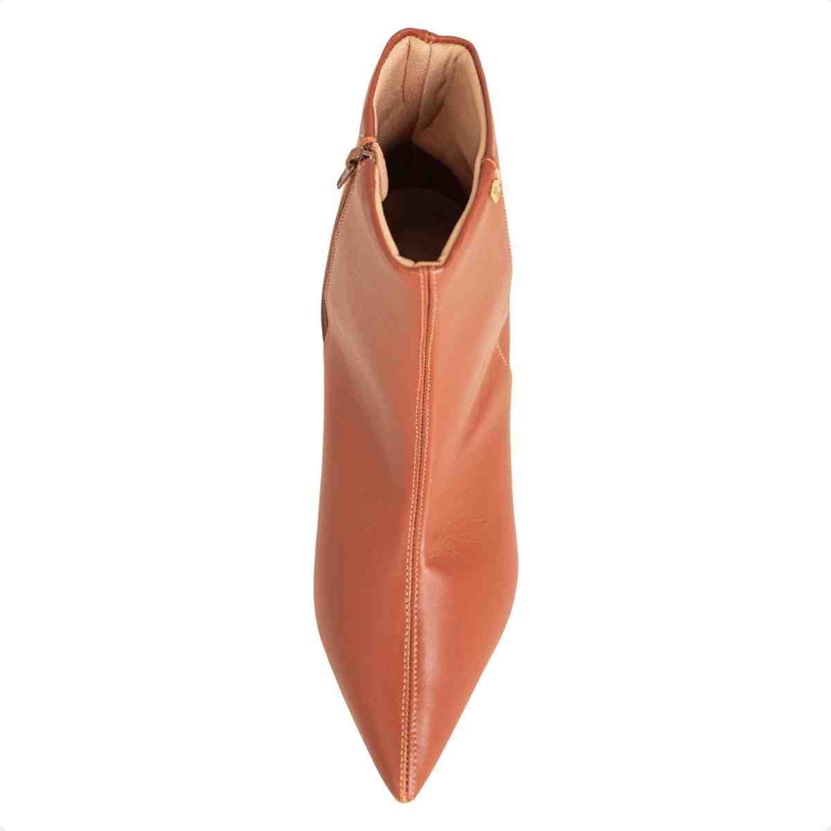 Bota Feminina Dm Cano Médio Em Couro Veneto Cognac Com Salto Fino Marrom 6