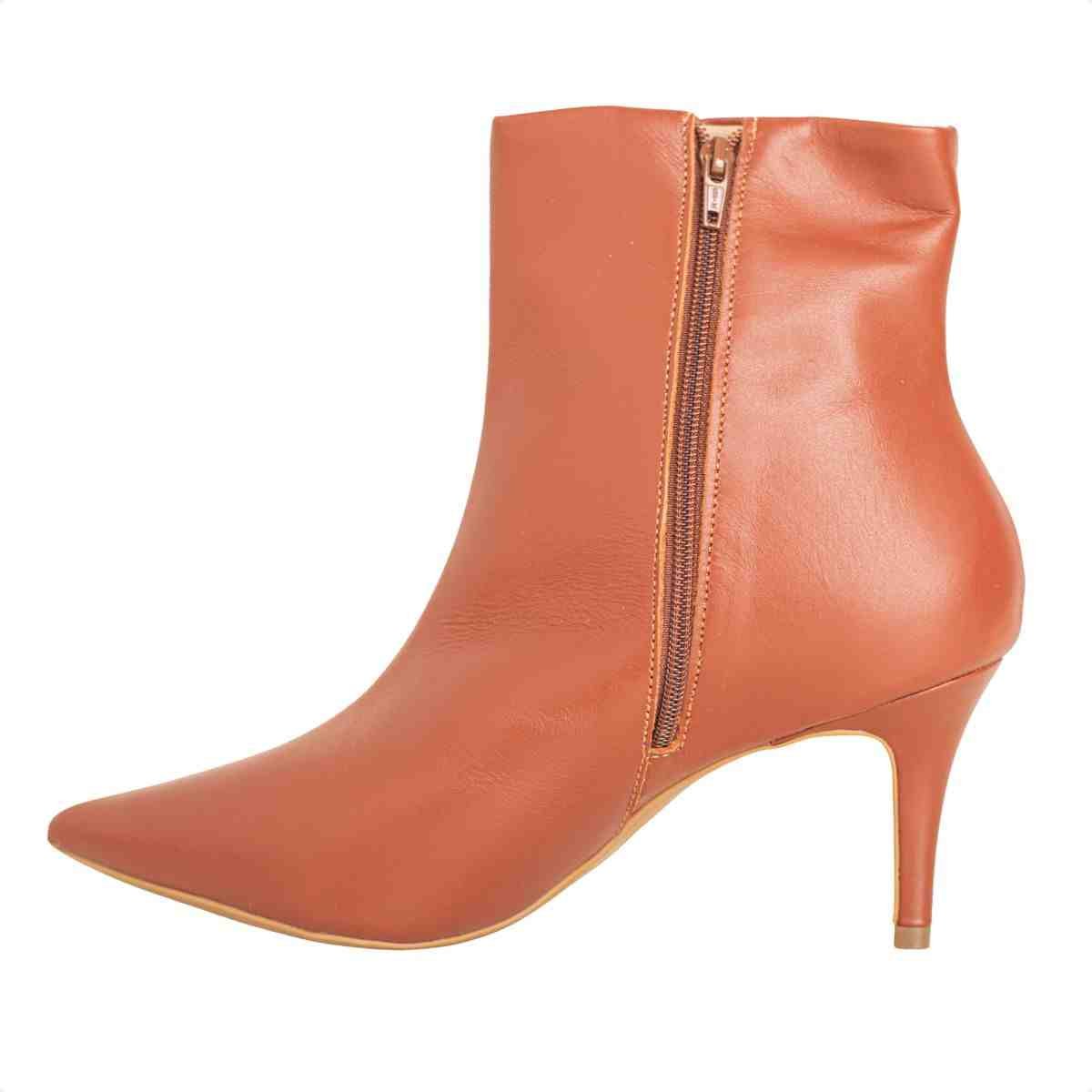 Bota Feminina Dm Cano Médio Em Couro Veneto Cognac Com Salto Fino Marrom 5