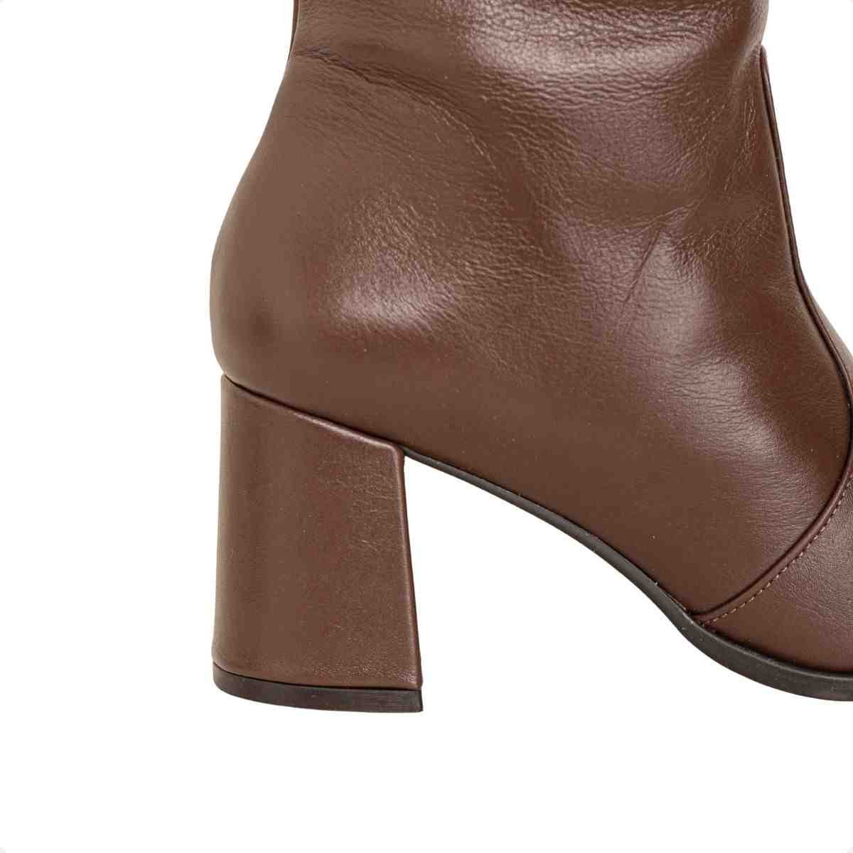 Bota Feminina Dm Cano Alto Em Couro Com Salto Bloco E Bico Fino Veneto Brown Marrom 7