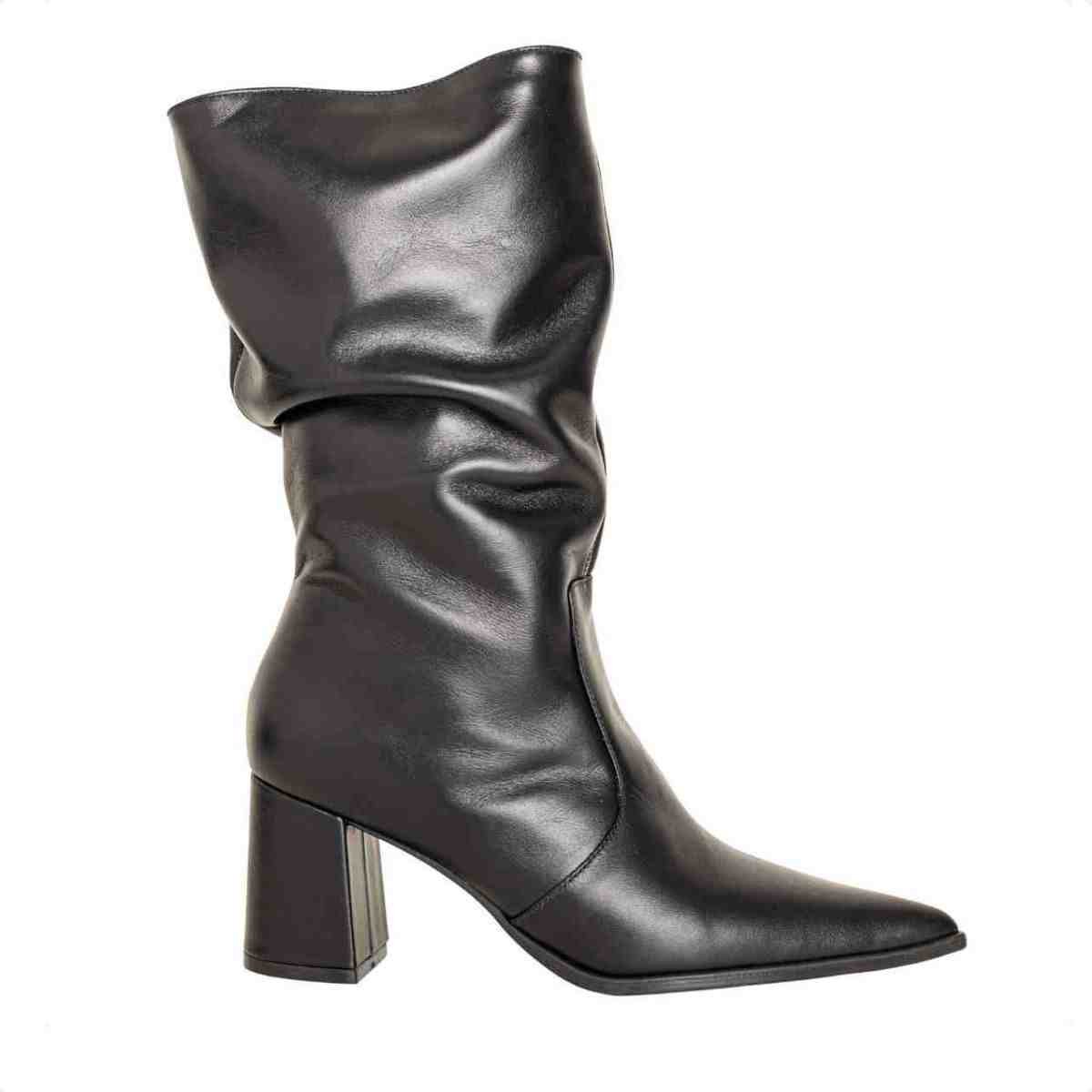 Bota Feminina Dm Cano Alto Em Couro Com Salto Bloco E Bico Fino Veneto Preto
