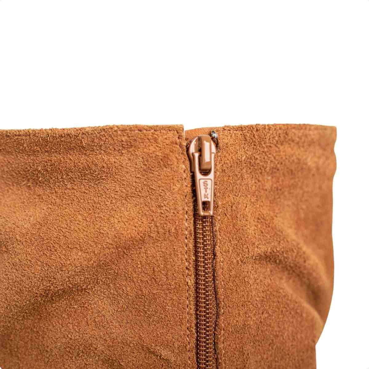 Bota Feminina Dm Cano Alto Camurça Com Salto Bloco E Bico Fino Wellour Caramelo Caramelo 3