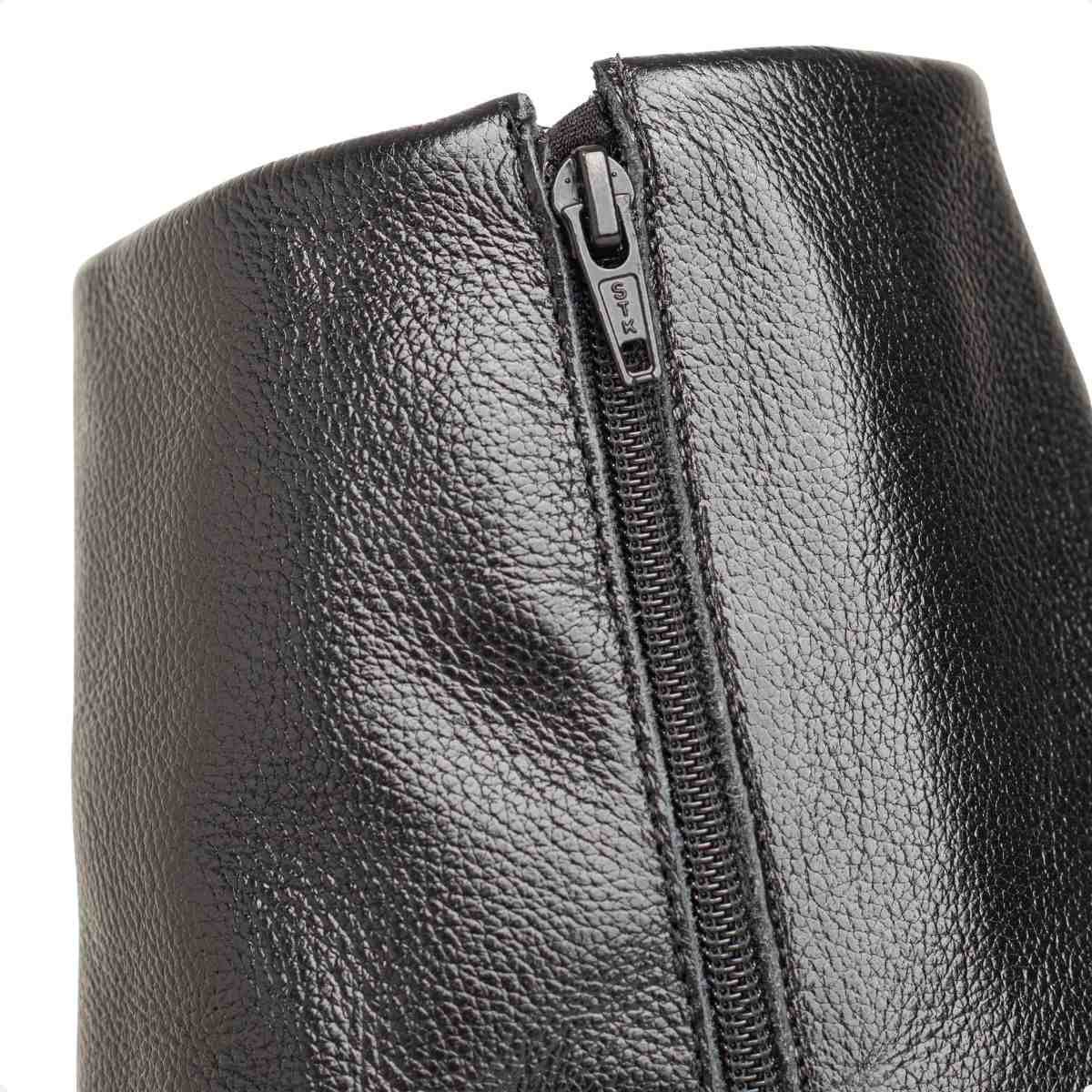 Bota Feminina Dm Em Couro Preta Com Capa E Salto Bloco Preto 7