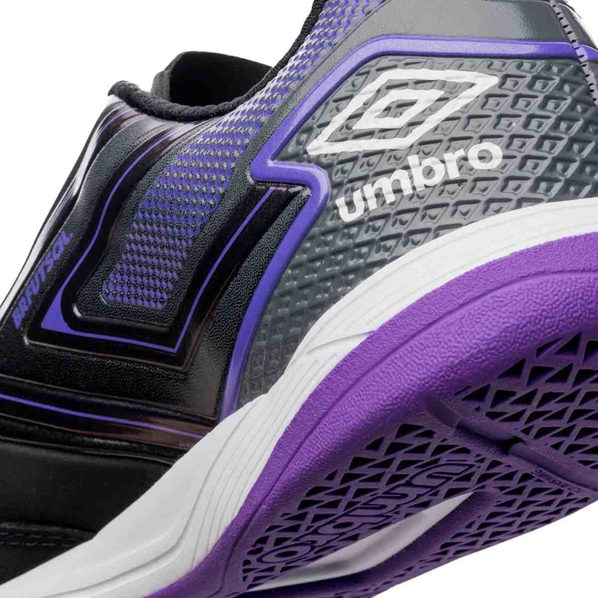 ムーモ Chuteira Umbro Pro 5 Bump Club Indoor Grafite Preto Roxo