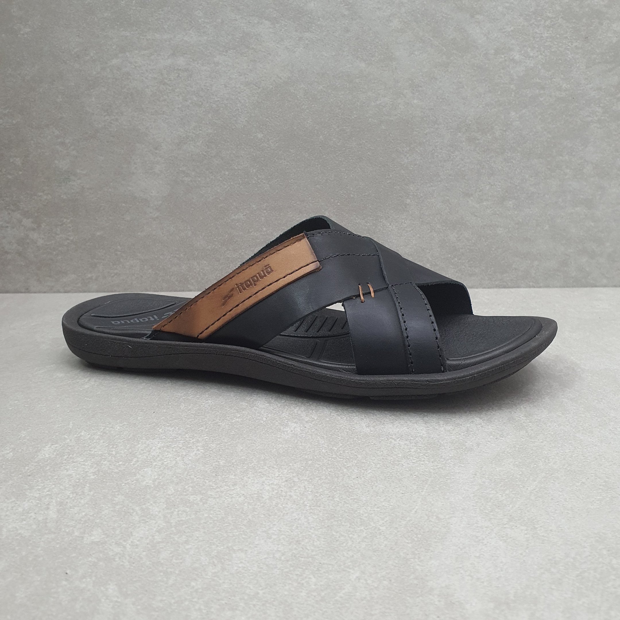 Chinelo Itapuã X Couro Preto 1